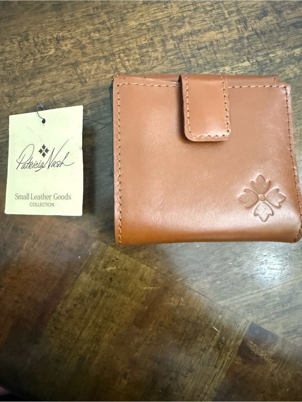 Patricia Nash Heritage Astra Tan Leather Trifold Wallet Coin Purse NWT